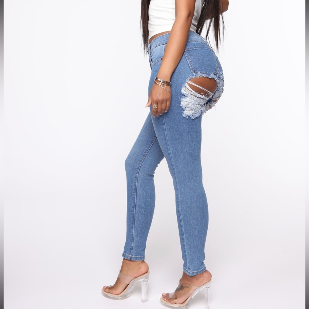 Booty Ripped Jeans - Picture 2 of 4